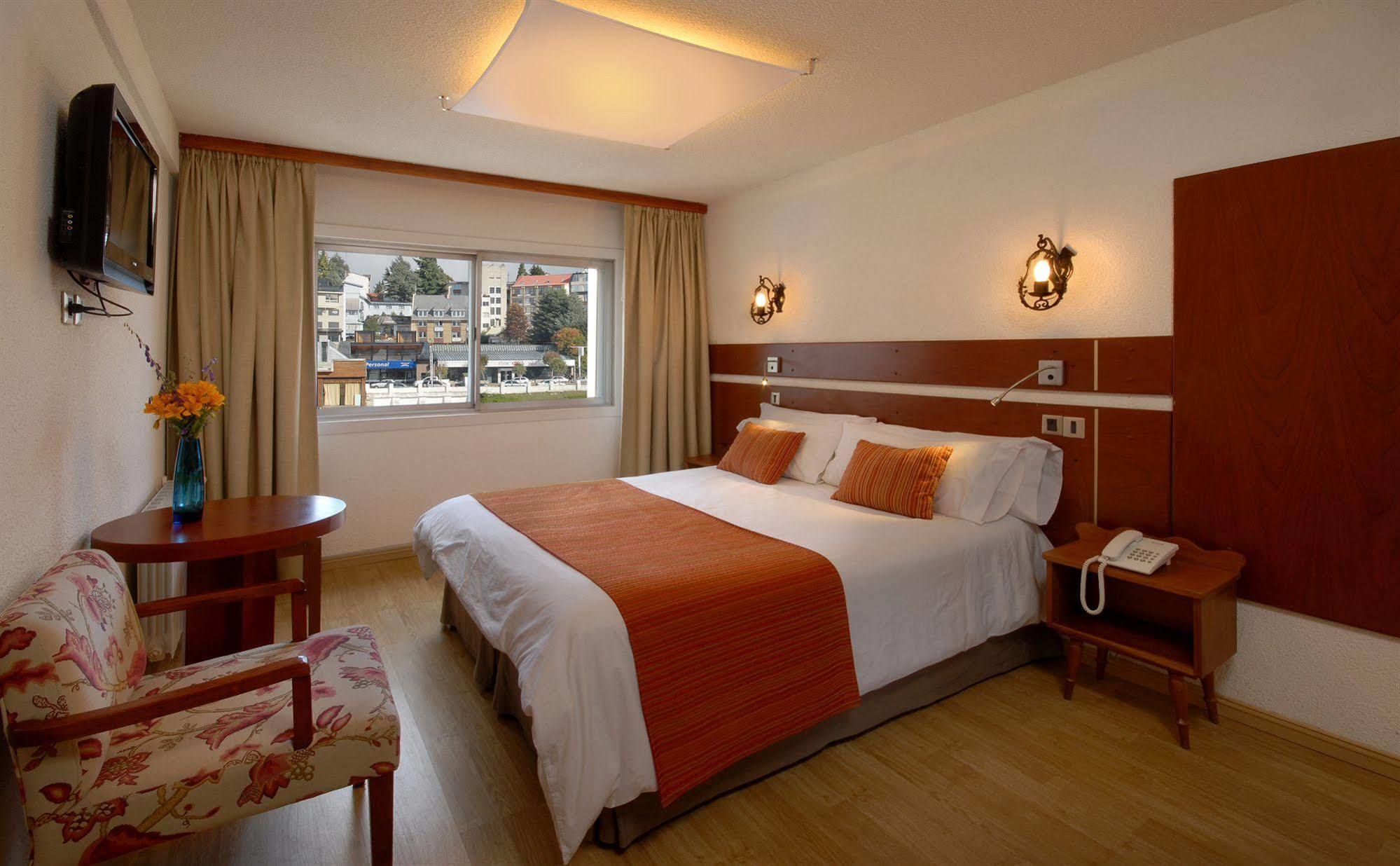 Hotel Tirol Bariloche Buitenkant foto