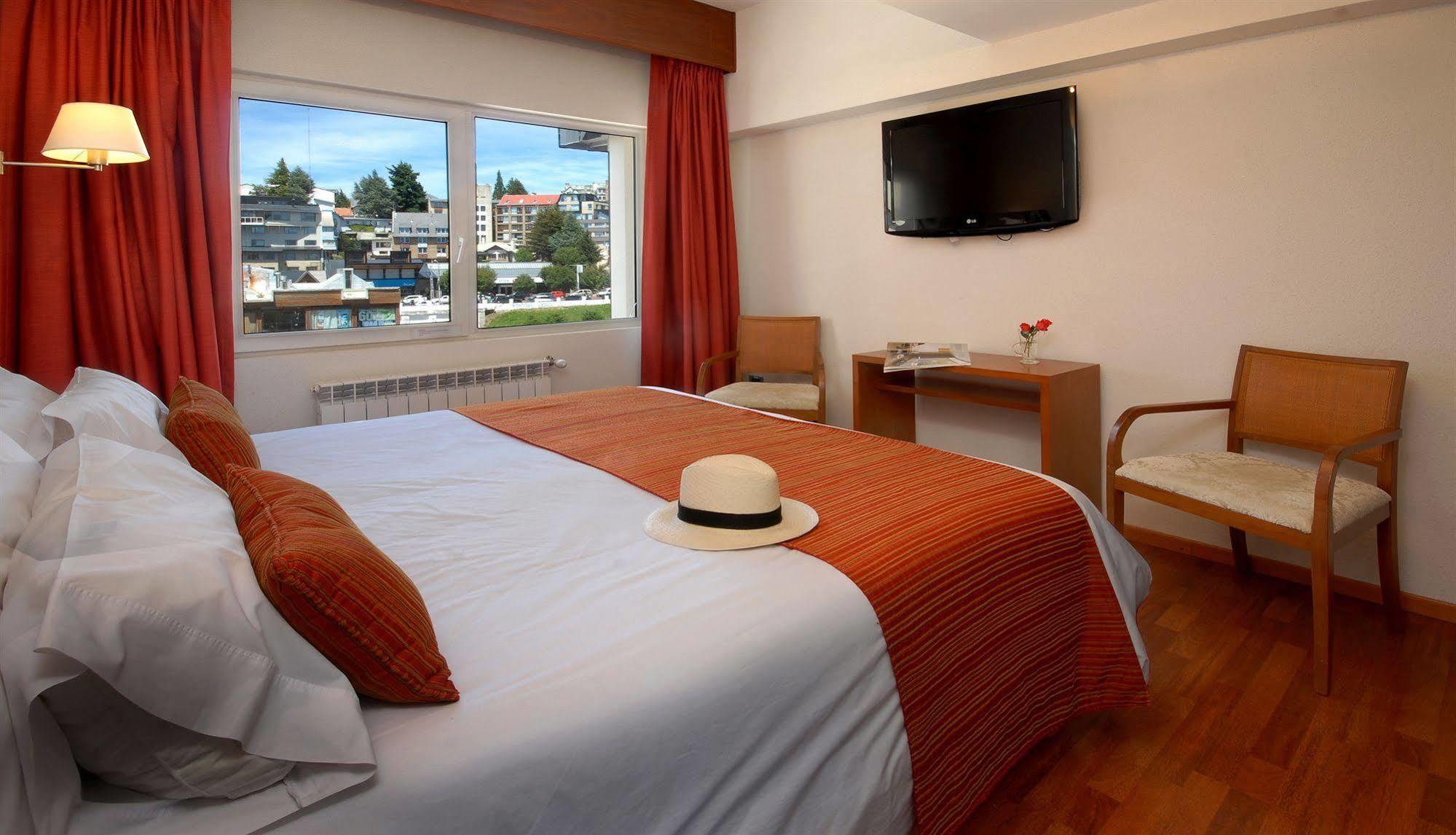 Hotel Tirol Bariloche Buitenkant foto